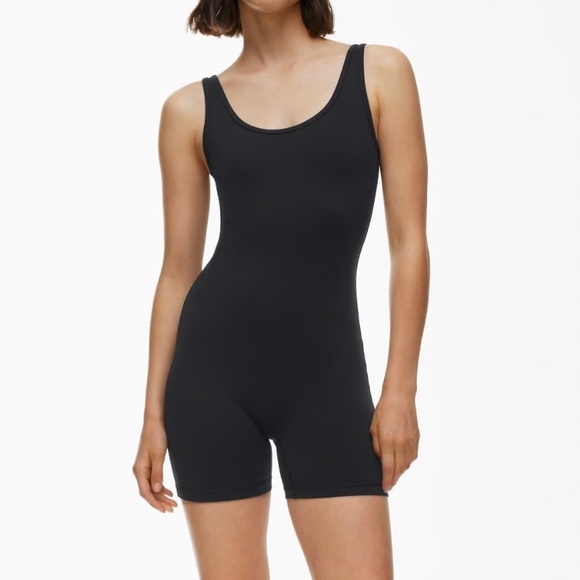 Aritzia TNALife Shake It Romper 5” NWT Size Medium - Picture 3 of 8